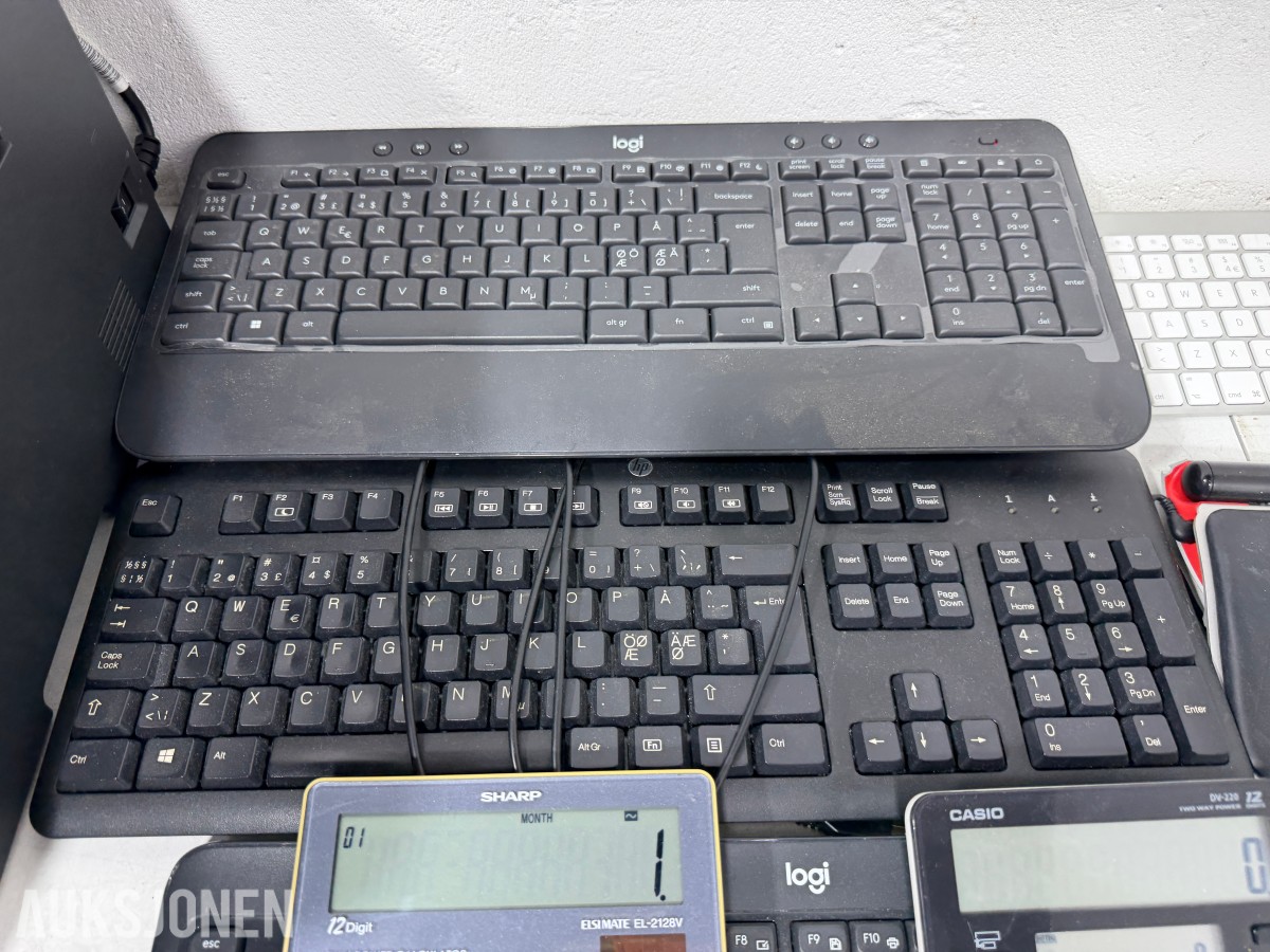 Parti med Brother HL-5450DN, DYMO LabelWriter og datautstyr