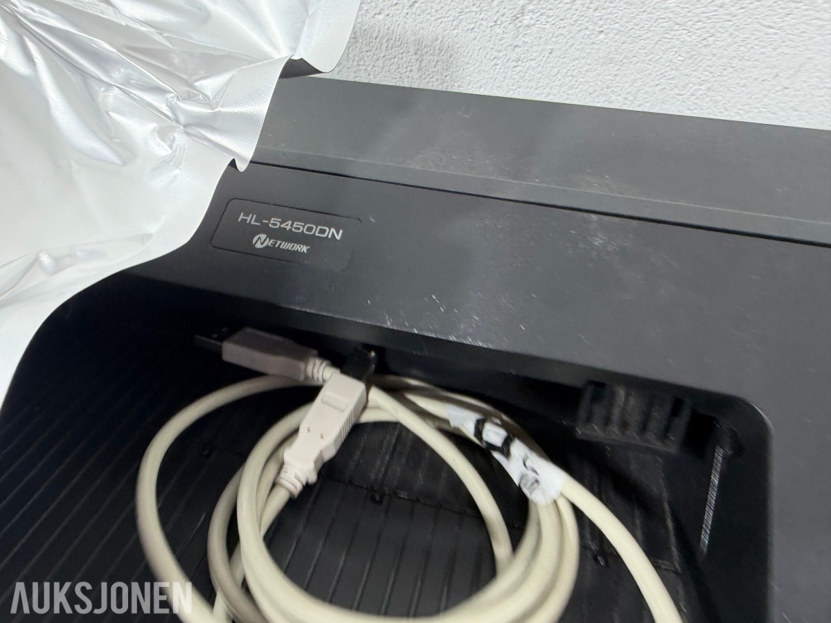 Parti med Brother HL-5450DN, DYMO LabelWriter og datautstyr