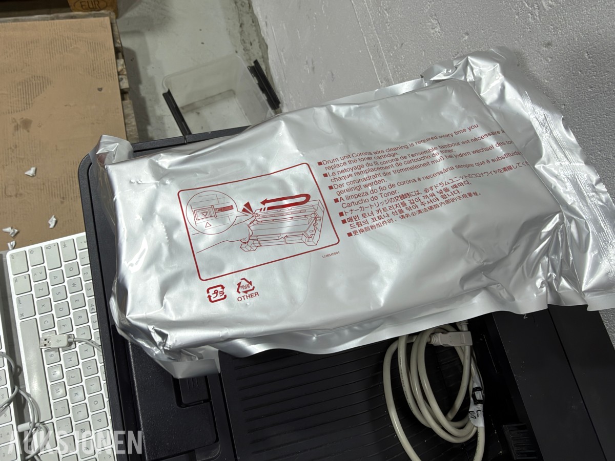 Parti med Brother HL-5450DN, DYMO LabelWriter og datautstyr