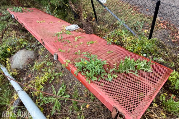 Gangbruer til anleggsbruk - to like bruer - 6,5 meter lange - dekke av strekkmetall