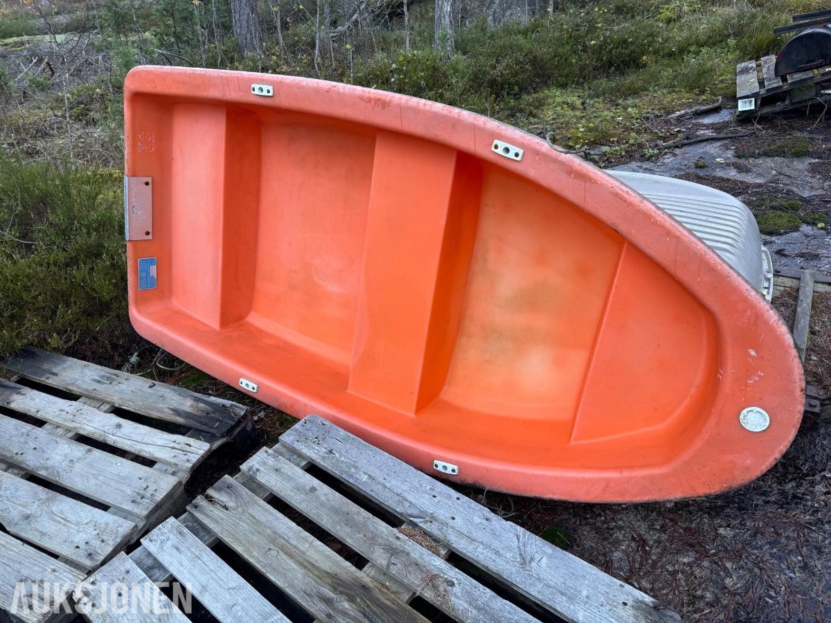 Liten Plastbåt