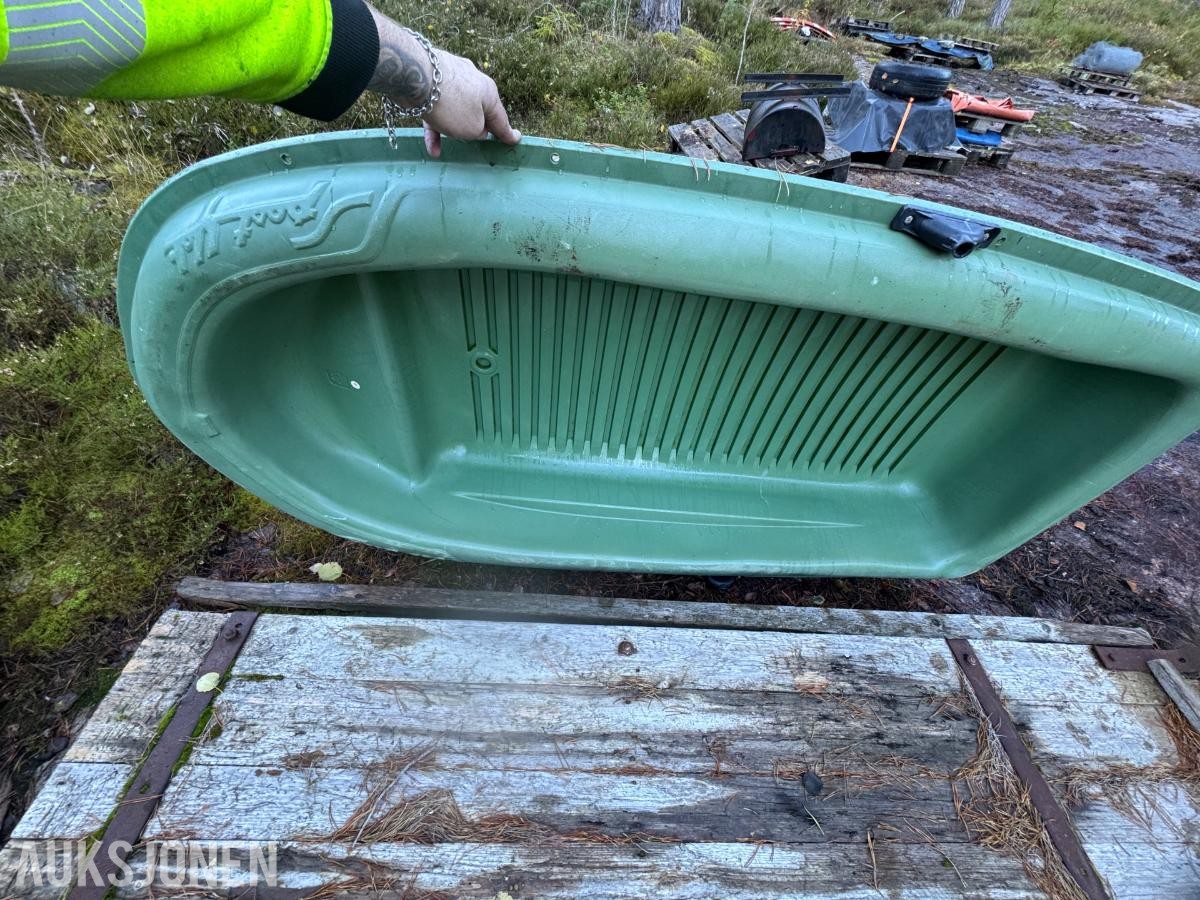 Liten plastbåt *UTEN MINSTEPRIS*