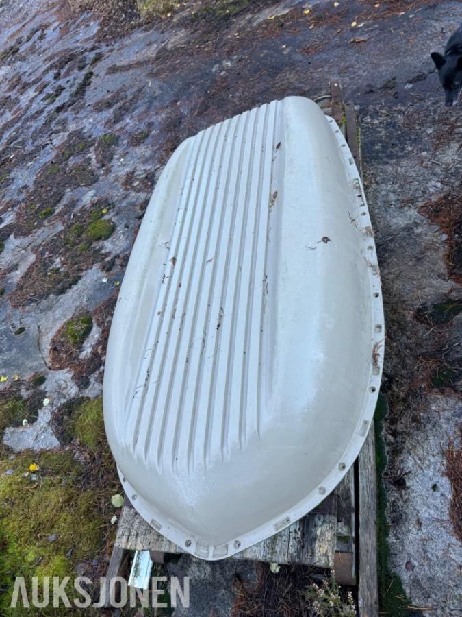 Liten plastbåt *UTEN MINSTEPRIS*