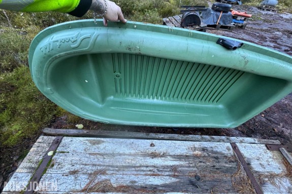 Liten plastbåt *UTEN MINSTEPRIS*