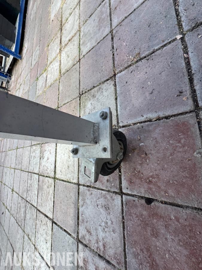 Gartneri butikkbord med justerbart understell / ca 25 stk 
