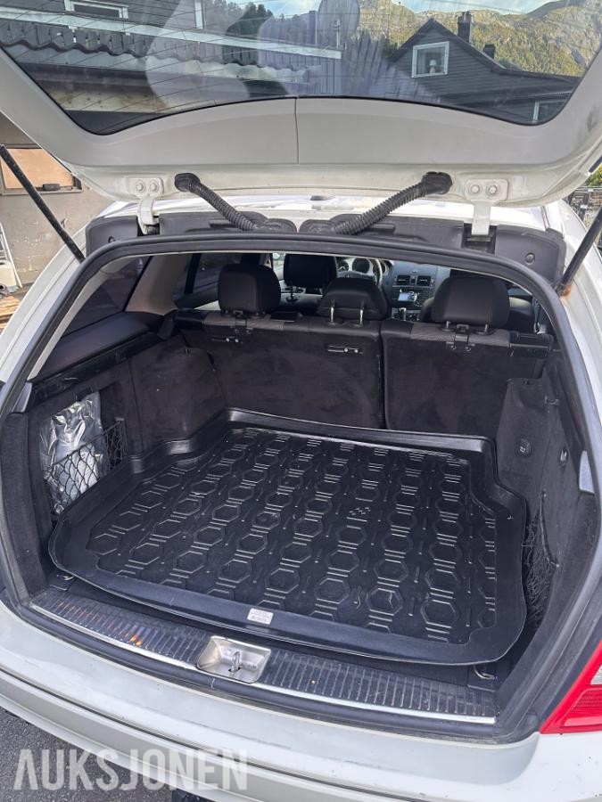 2008 Mercedes-Benz C 200 CDI MANUELL EU-OK 06.28 HENGERFESTE DELSKINN