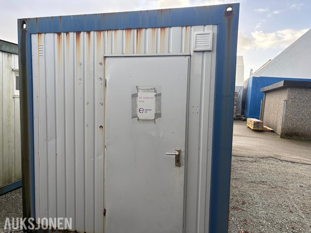 Sanitærcontainer med WC, dusj og garderobe