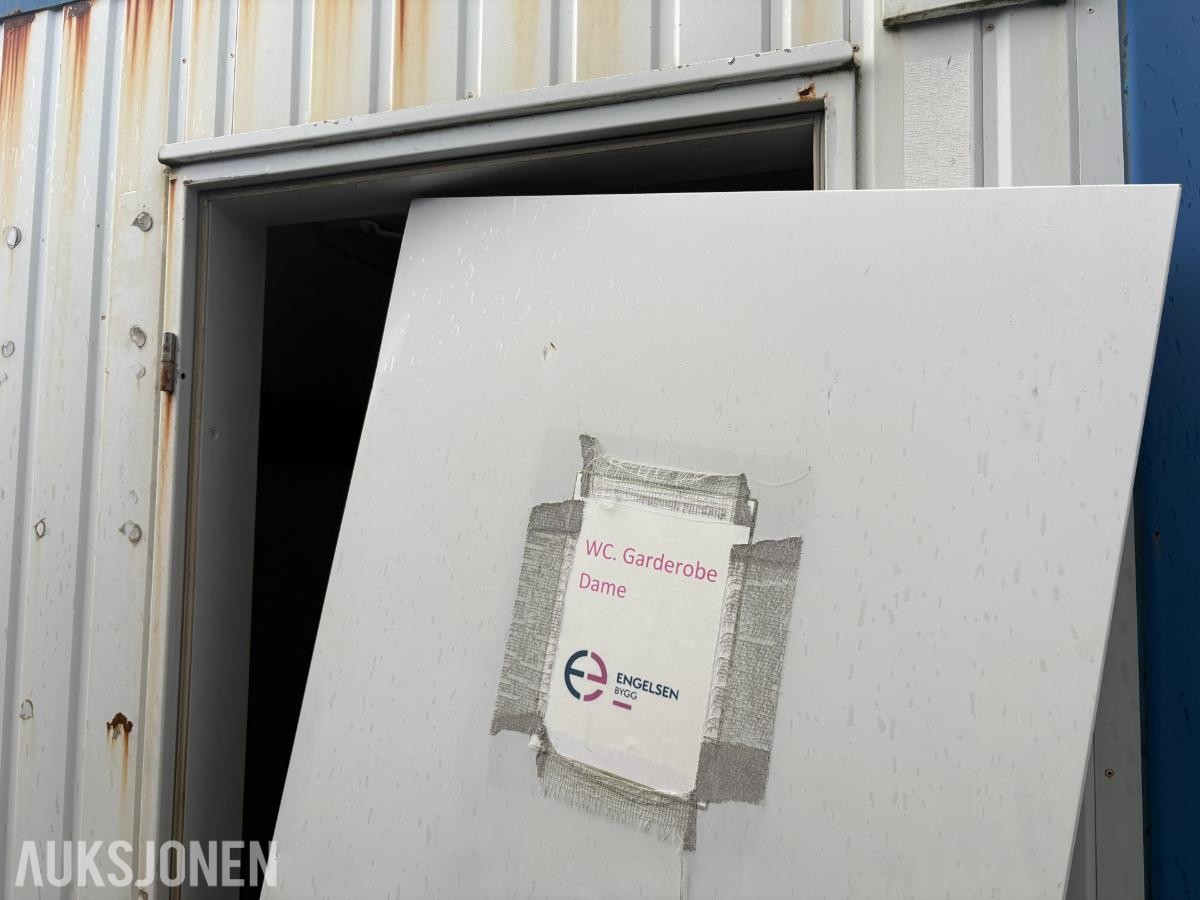 Sanitærcontainer med WC, dusj og garderobe