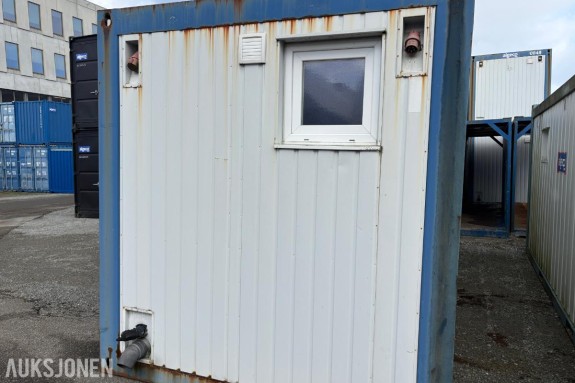 Sanitærcontainer med WC, dusj og garderobe