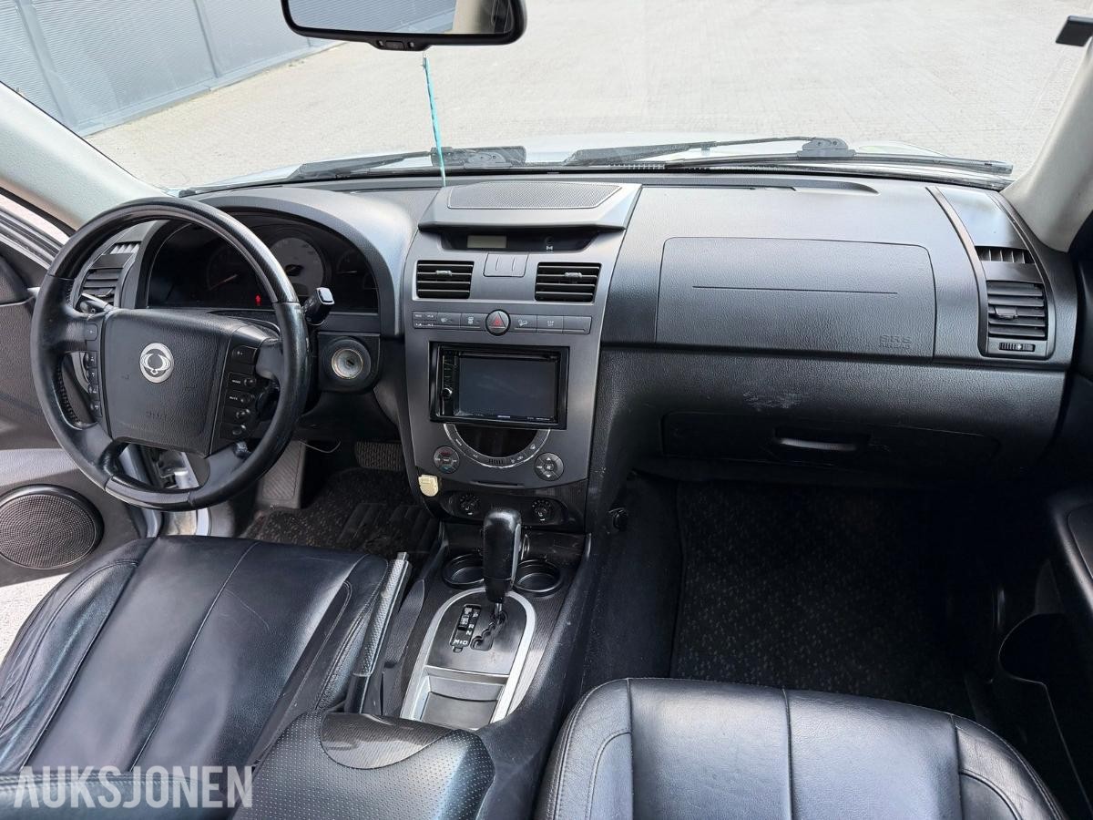 2009 SSANGYONG REXTON 4WD AUTOMAT HENGERFESTE SKINN