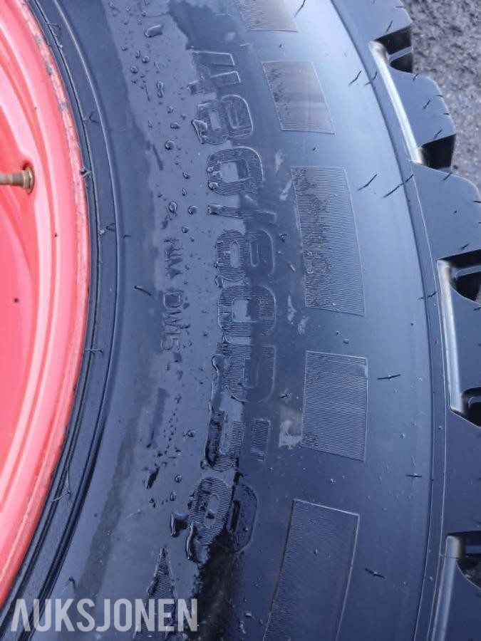 4222 Nokian TRI 440/80R24 + 480/80R38