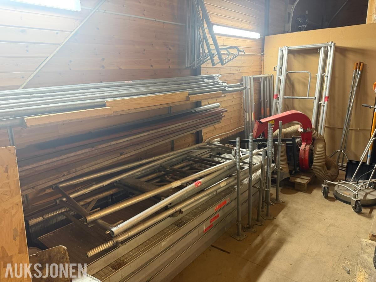 Stillas-pakke med diverse stillasdeler – ukjent mengde