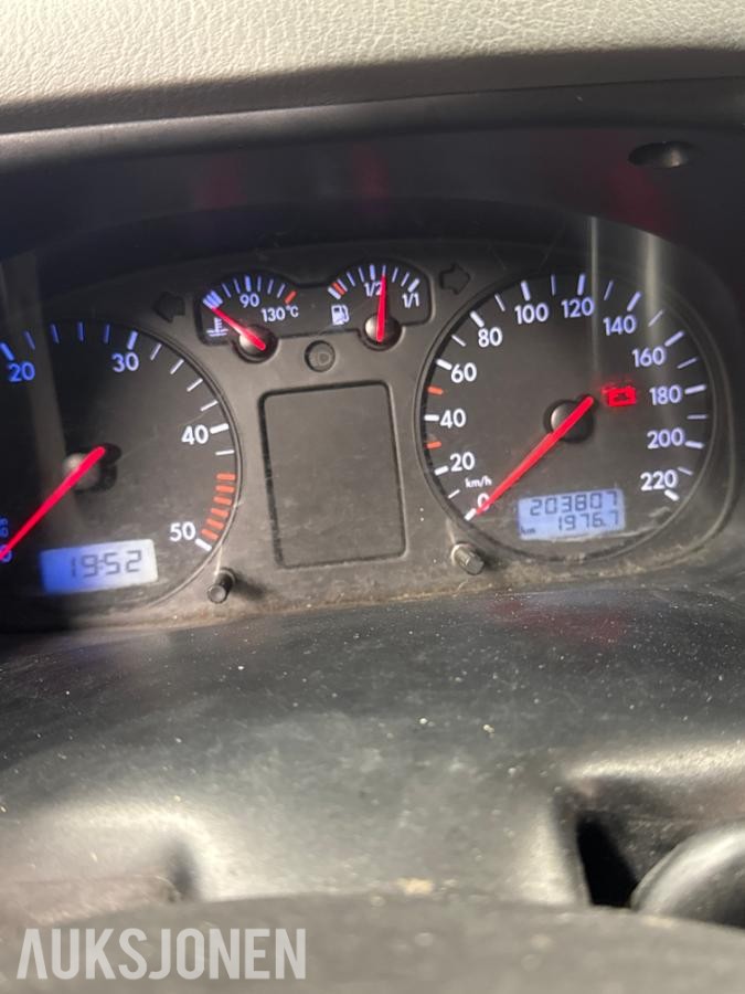 2003 Volkswagen Transporter 2.5 Diesel 102hk Webasto, Cruisekontroll, Hengerfeste