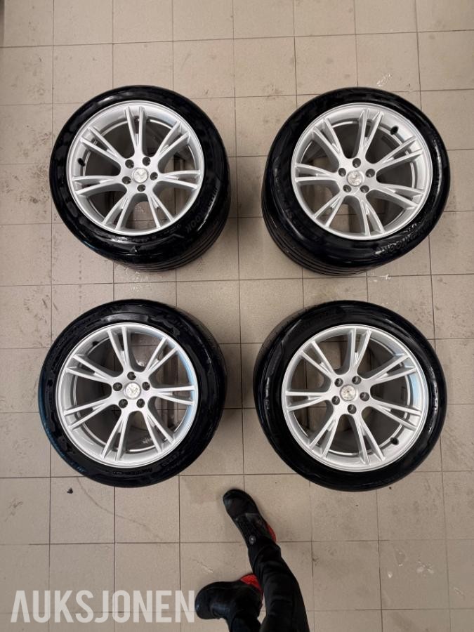 Tesla  Modell y hjulsett 255/45-r19