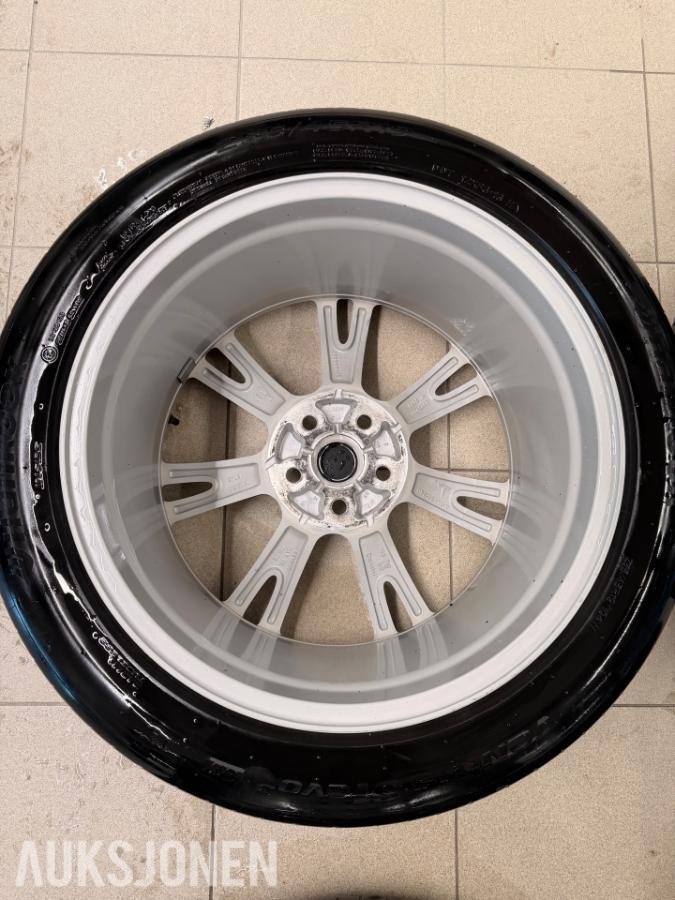 Tesla  Modell y hjulsett 255/45-r19