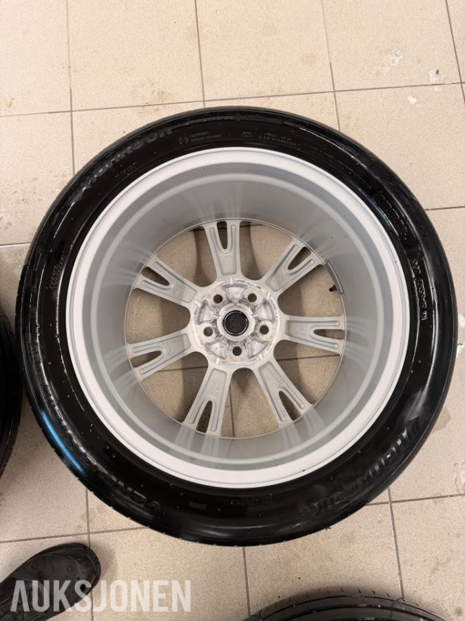 Tesla  Modell y hjulsett 255/45-r19