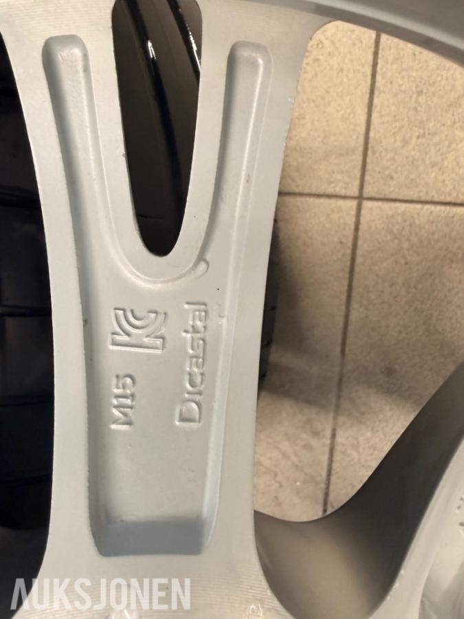Tesla  Modell y hjulsett 255/45-r19