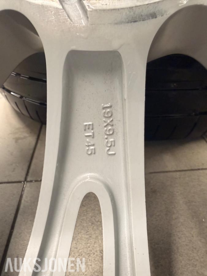 Tesla  Modell y hjulsett 255/45-r19