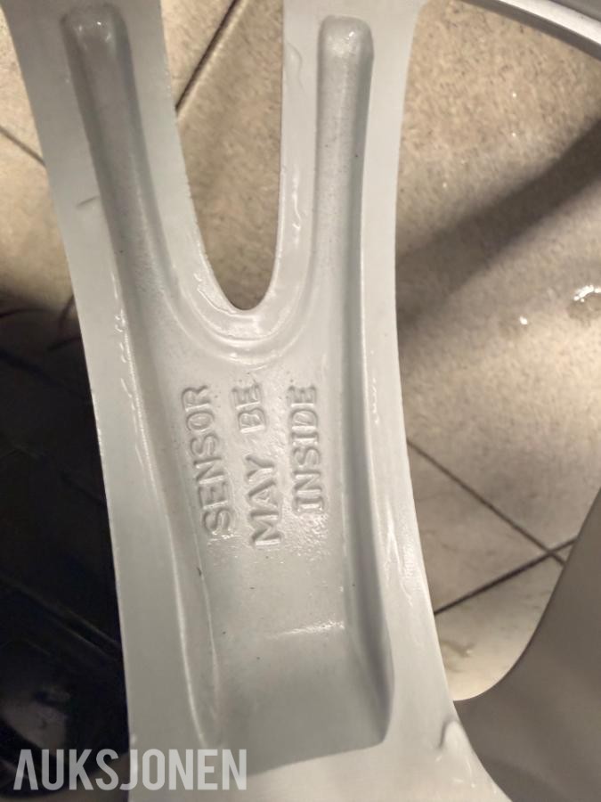 Tesla  Modell y hjulsett 255/45-r19