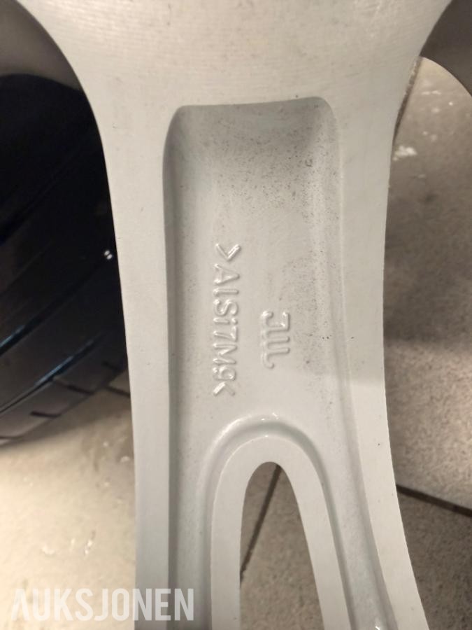 Tesla  Modell y hjulsett 255/45-r19