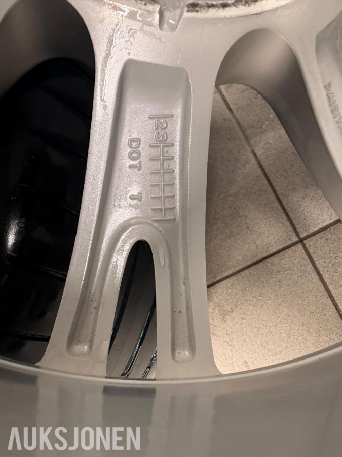 Tesla  Modell y hjulsett 255/45-r19