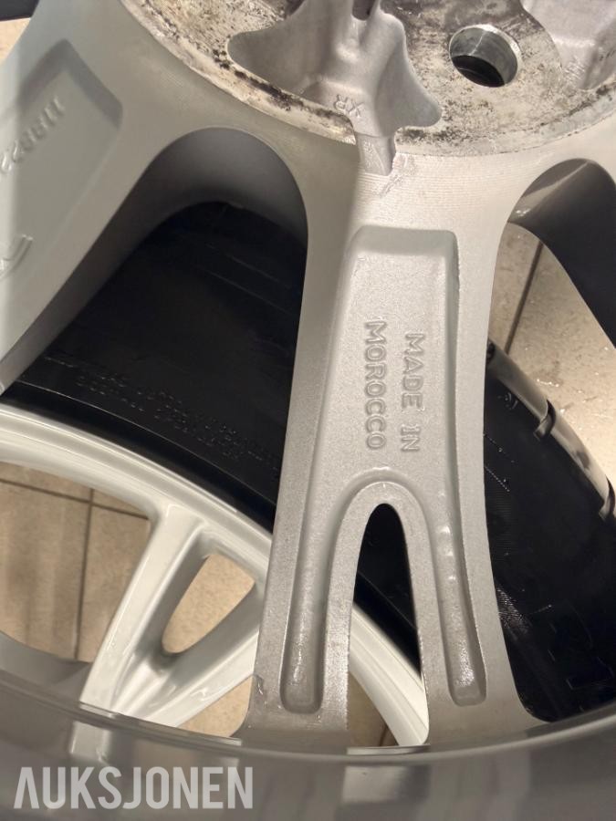 Tesla  Modell y hjulsett 255/45-r19