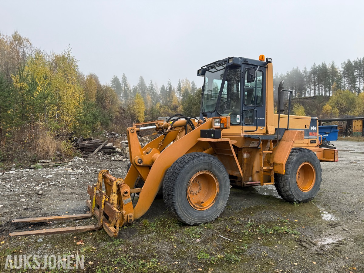 1986 Komatsu WA 200 Hjullaster m/Pallegaffel og 2 skuffer