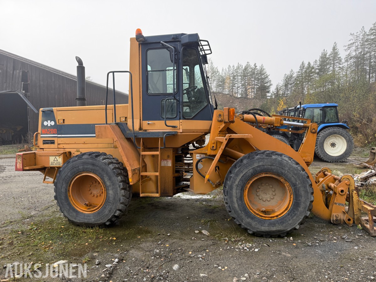1986 Komatsu WA 200 Hjullaster m/Pallegaffel og 2 skuffer
