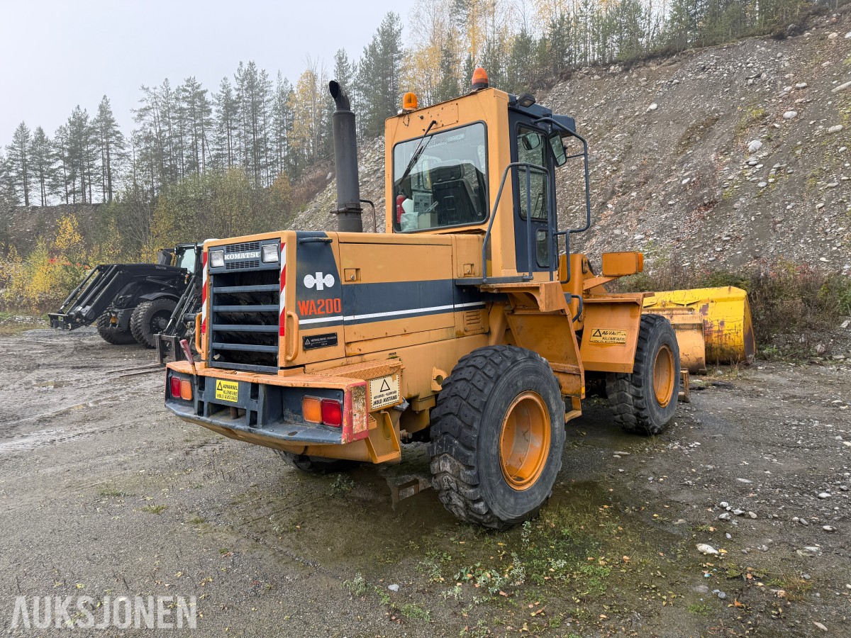 1986 Komatsu WA 200 Hjullaster m/Pallegaffel og 2 skuffer