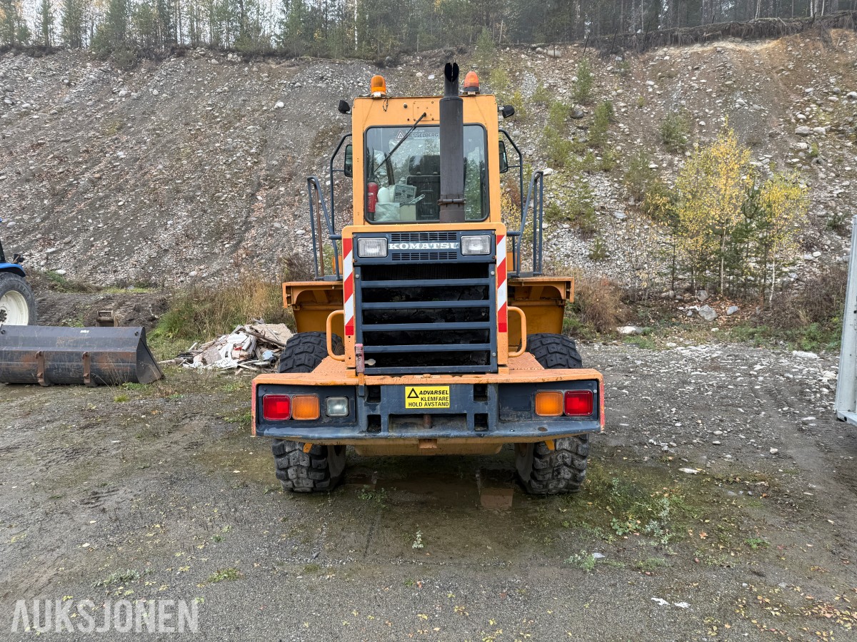 1986 Komatsu WA 200 Hjullaster m/Pallegaffel og 2 skuffer