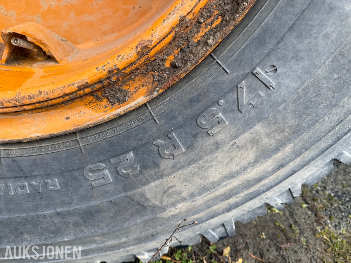 1986 Komatsu WA 200 Hjullaster m/Pallegaffel og 2 skuffer