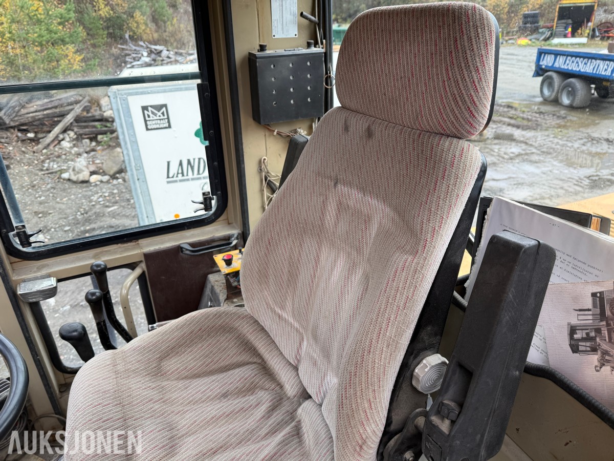 1986 Komatsu WA 200 Hjullaster m/Pallegaffel og 2 skuffer