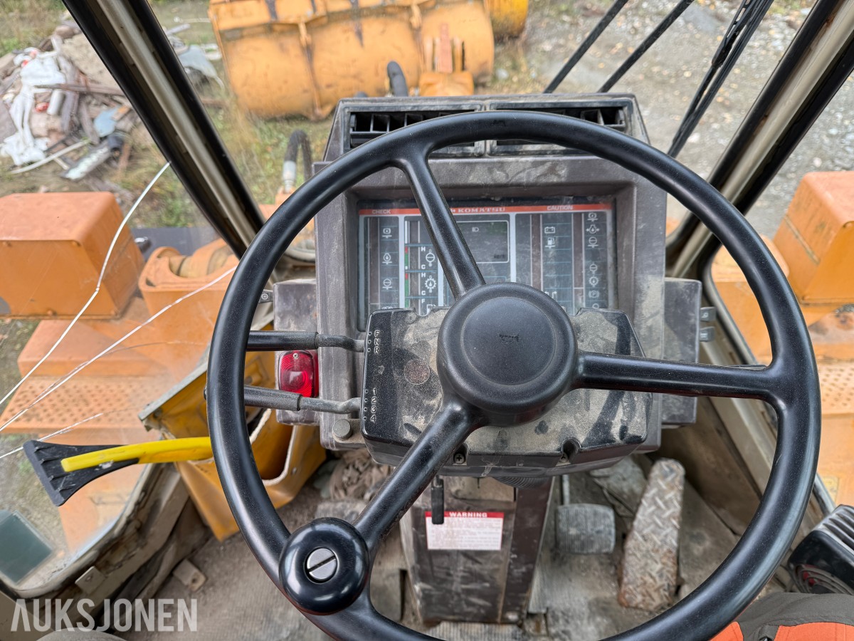 1986 Komatsu WA 200 Hjullaster m/Pallegaffel og 2 skuffer