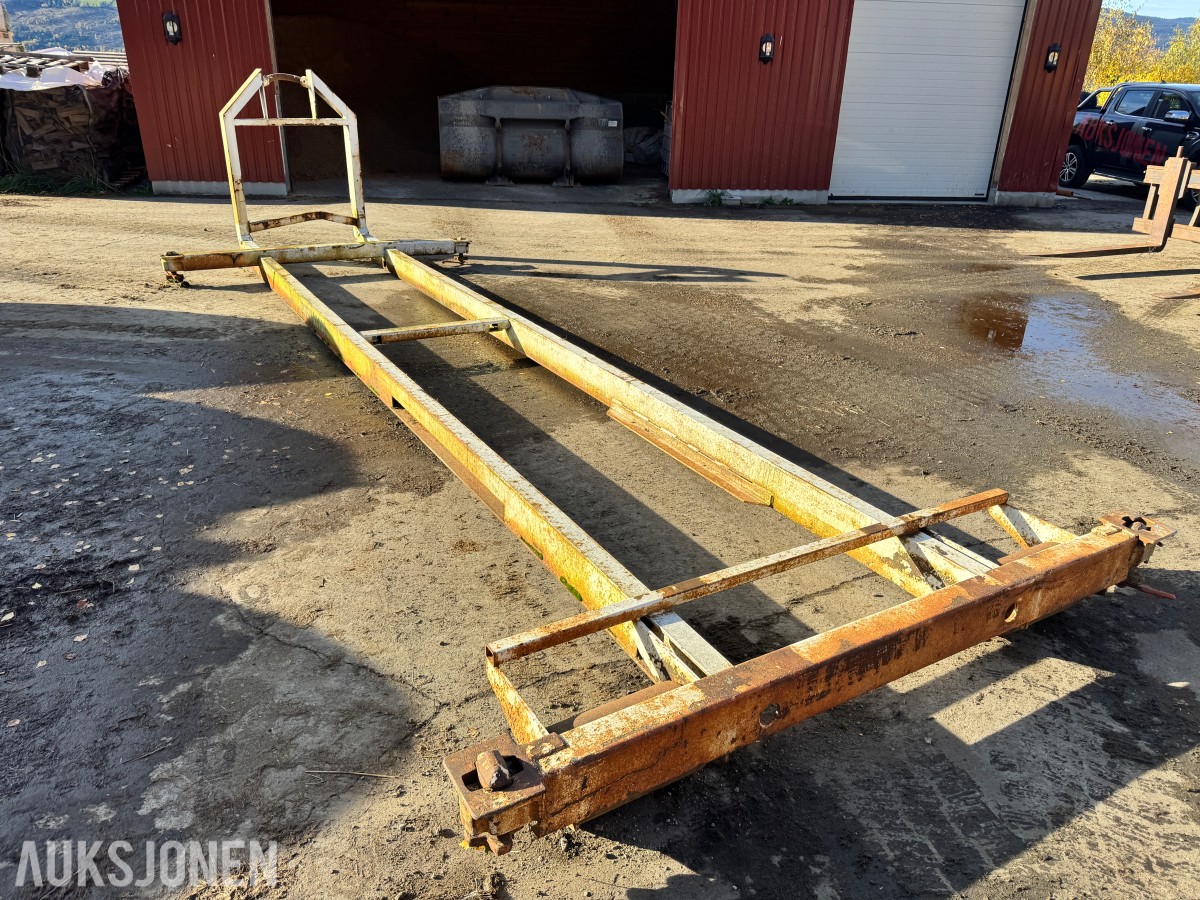 Krokramme med containerfeste. 6,6 meter.