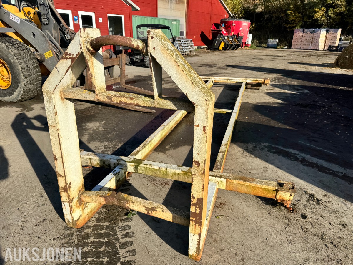 Krokramme med containerfeste. 6,6 meter.