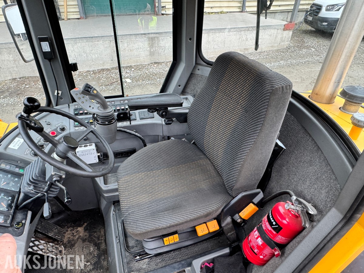 2011 Lundberg 345 LSE med skuffe kun 3155 timer