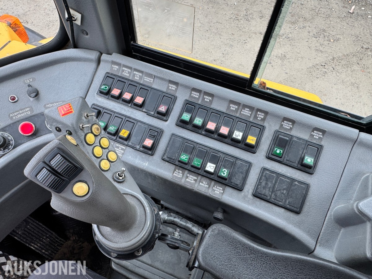 2011 Lundberg 345 LSE med skuffe kun 3155 timer