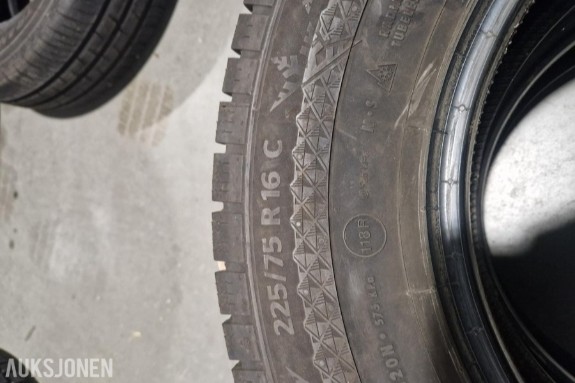 2 stk Continental vinterdekk 225/75 R 16 C - 121/120N og 118R - M+S med alpesymbol - produsert i 2021 