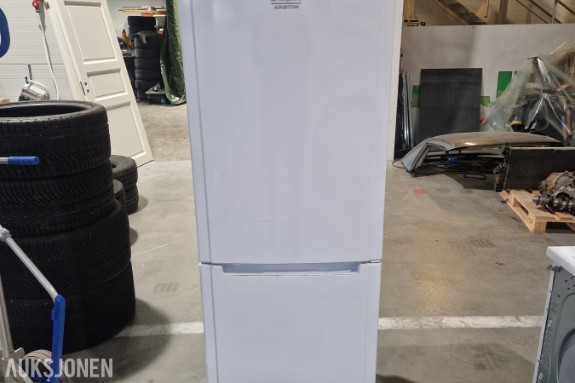 Hotpoint Ariston kombiskap - kjøl øverst - frys nederst - frittstående - hvitt kabinett ⁠