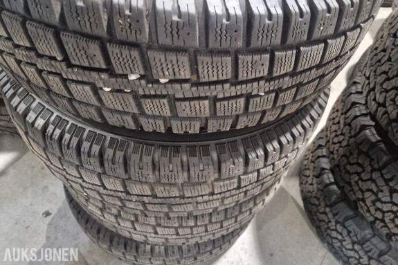 2010 Cooper Discoverer LT225/75 R16 - Vinterdekk - Mega Wheels alufelger 16X6.5J - 115/112Q Load Range E - Forberedt for pigg ⁠