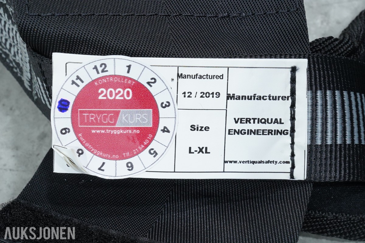 Parti med fallsikringsutstyr, seler, liner og tau