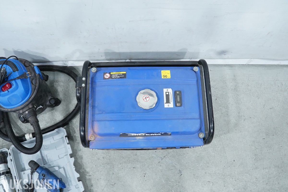 Verksted parti med generator, kompressor, støvsugere og elektroverktøy