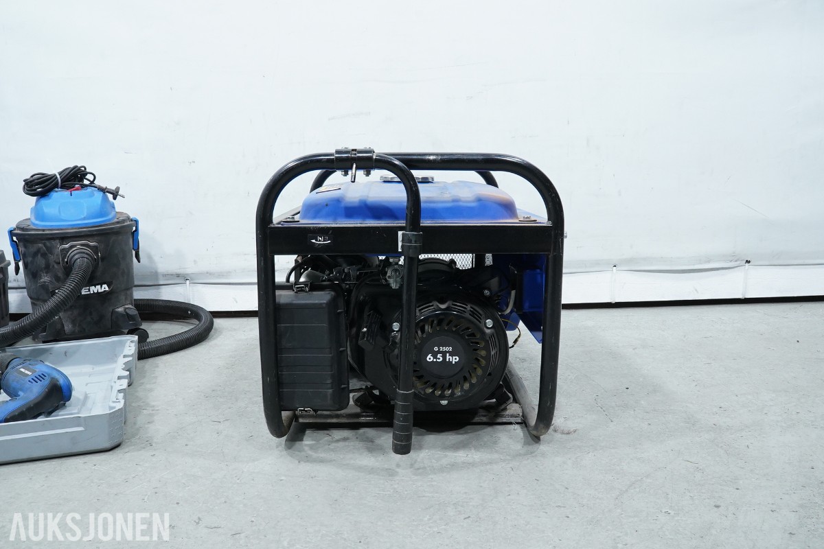 Verksted parti med generator, kompressor, støvsugere og elektroverktøy