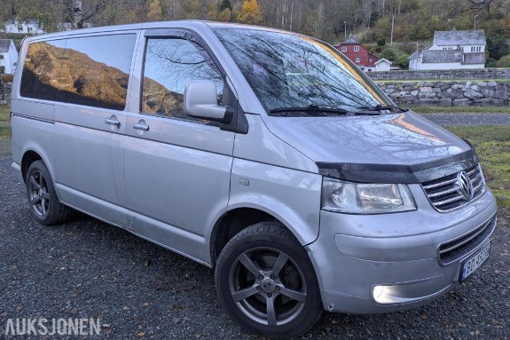 2006 Volkswagen Transporter 2.5 131hk manuell multivan innredning eu ok 04.2028
