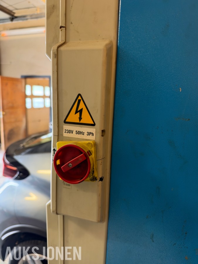 Mye verktstedutstyr selges samlet - Verkstedinnredning, poleringsverktøy, jekk, verktøy +++