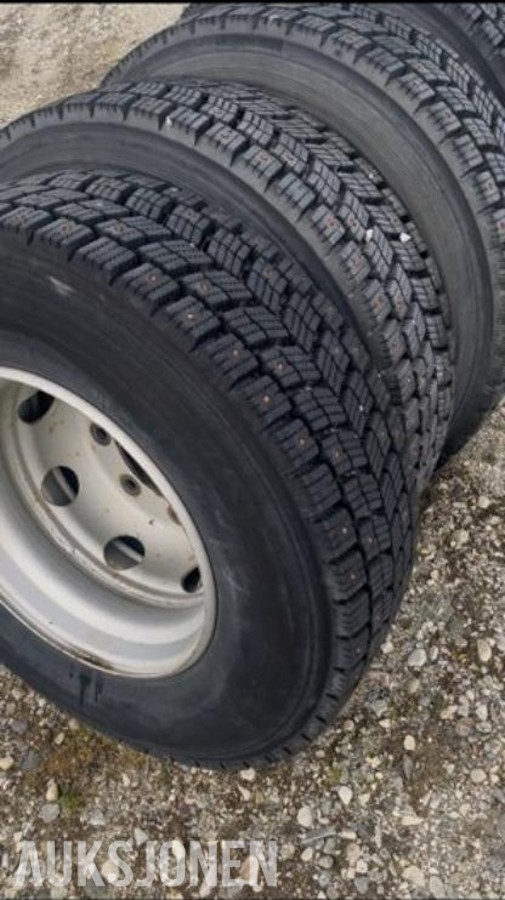 2015 Vinterdekk 285/70R 19 driv 4 stk