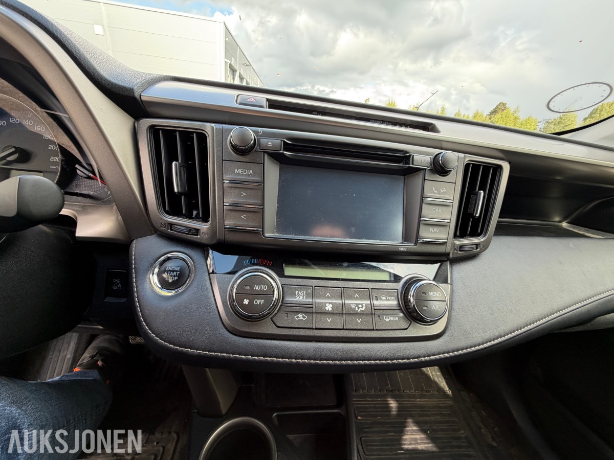 2015 Toyota RAV4 2.0-152 4WD / Servicehistorikk / Hengerfeste / Automat