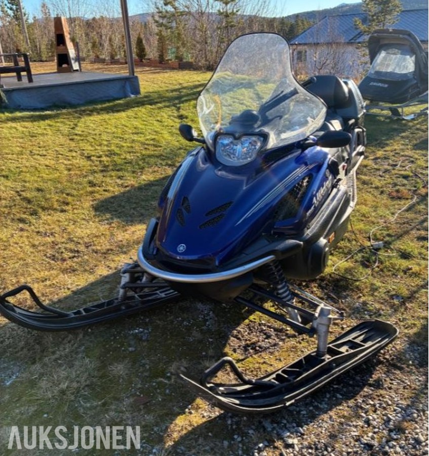 2005 Yamaha Viking snøscooter med pulk og slede