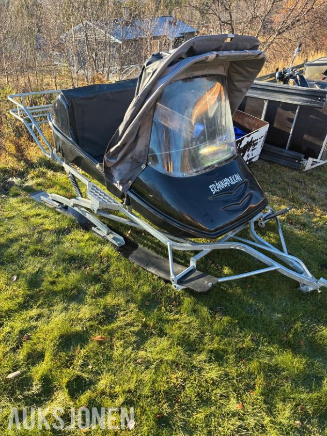 2005 Yamaha Viking snøscooter med pulk og slede