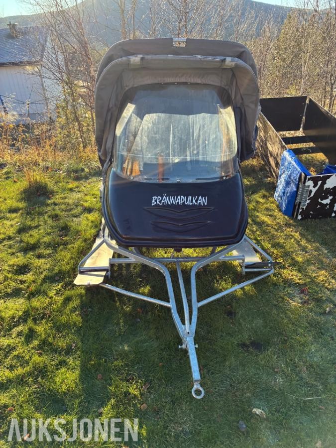 2005 Yamaha Viking snøscooter med pulk og slede
